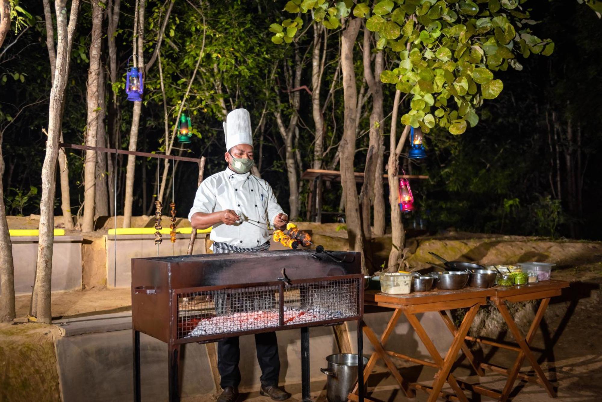 Tadoba Jungle Camp Hotell Mohurli Exteriör bild